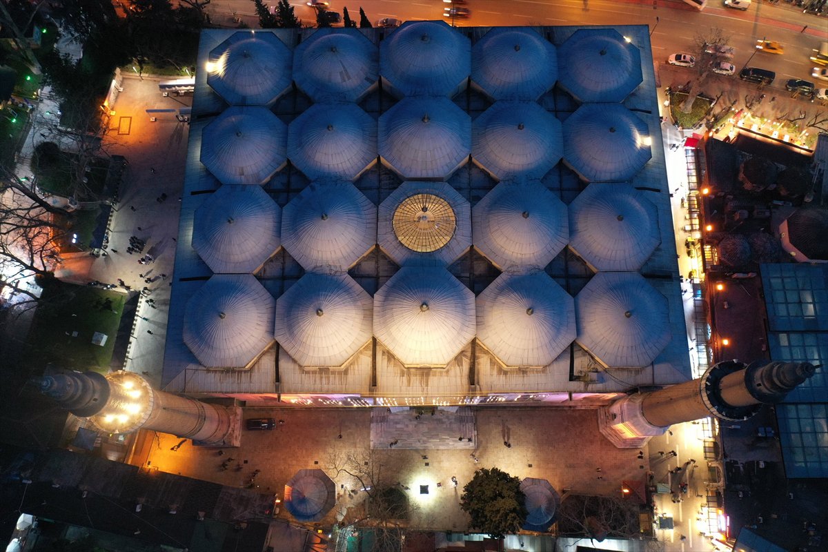 Ramazan'ı süsleyen mahyalar asıldı