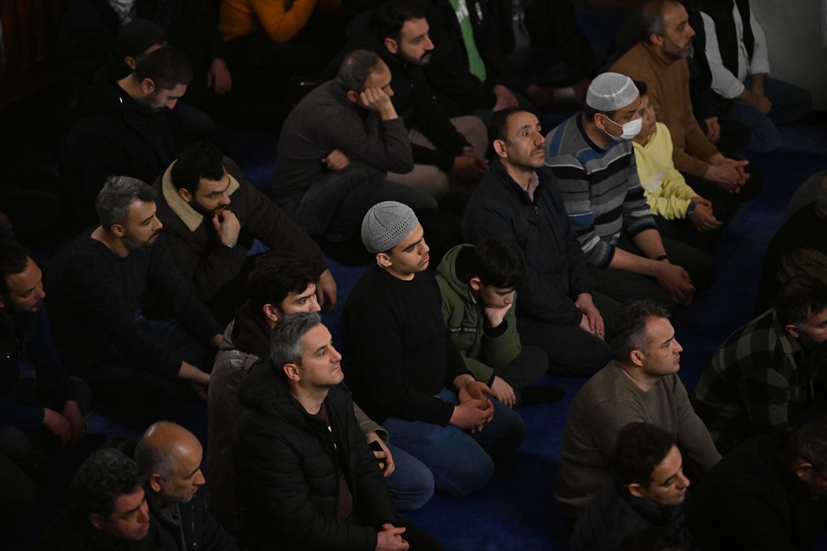 Rahmet ayı Ramazan başladı: İlk teravih namazı kılındı