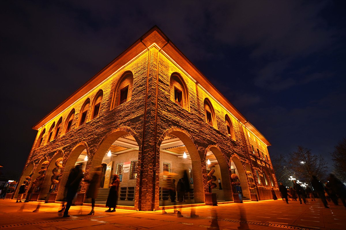 Rahmet ayı Ramazan başladı: İlk teravih namazı kılındı