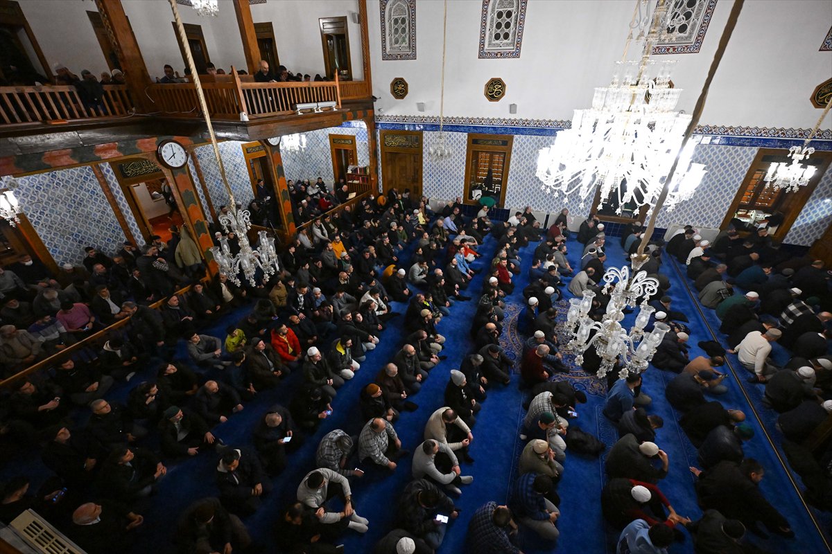 Rahmet ayı Ramazan başladı: İlk teravih namazı kılındı