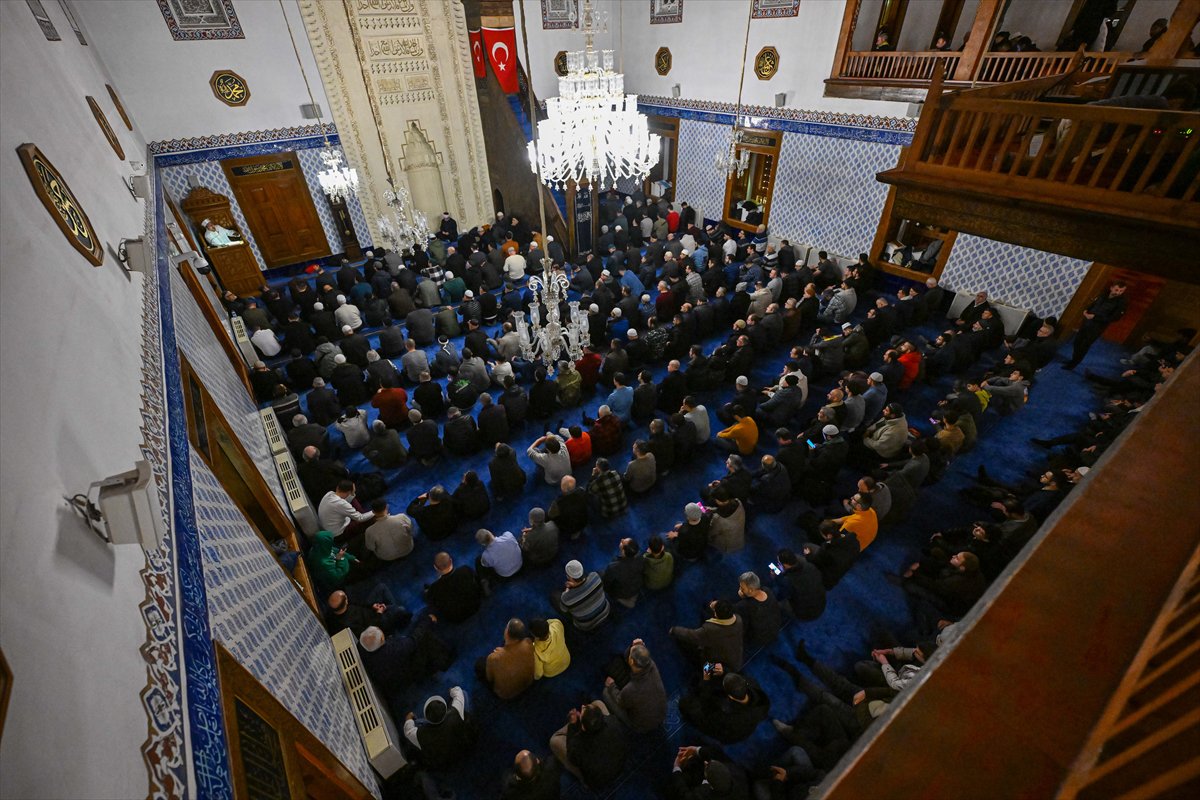 Rahmet ayı Ramazan başladı: İlk teravih namazı kılındı