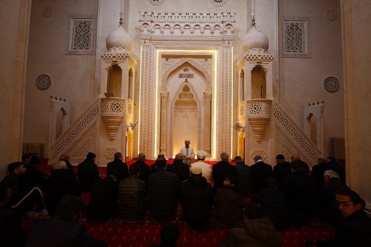 Rahmet ayı Ramazan başladı: İlk teravih namazı kılındı