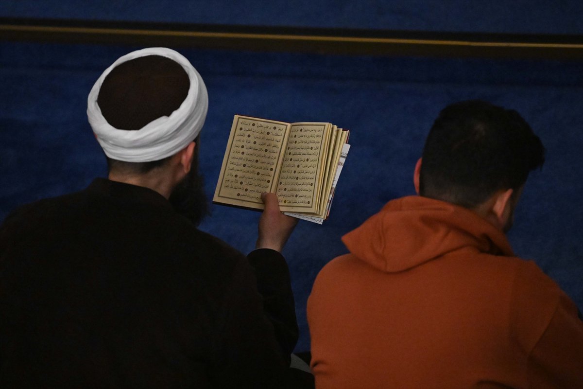 Rahmet ayı Ramazan başladı: İlk teravih namazı kılındı