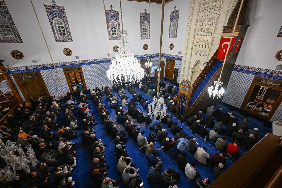 Rahmet ayı Ramazan başladı: İlk teravih namazı kılındı