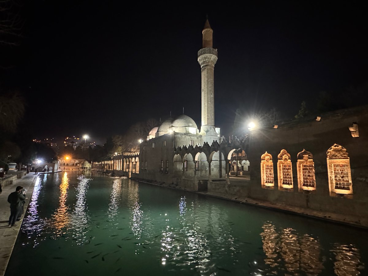 Rahmet ayı Ramazan başladı: İlk teravih namazı kılındı