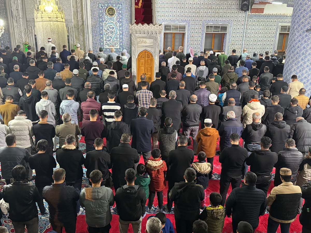 Rahmet ayı Ramazan başladı: İlk teravih namazı kılındı