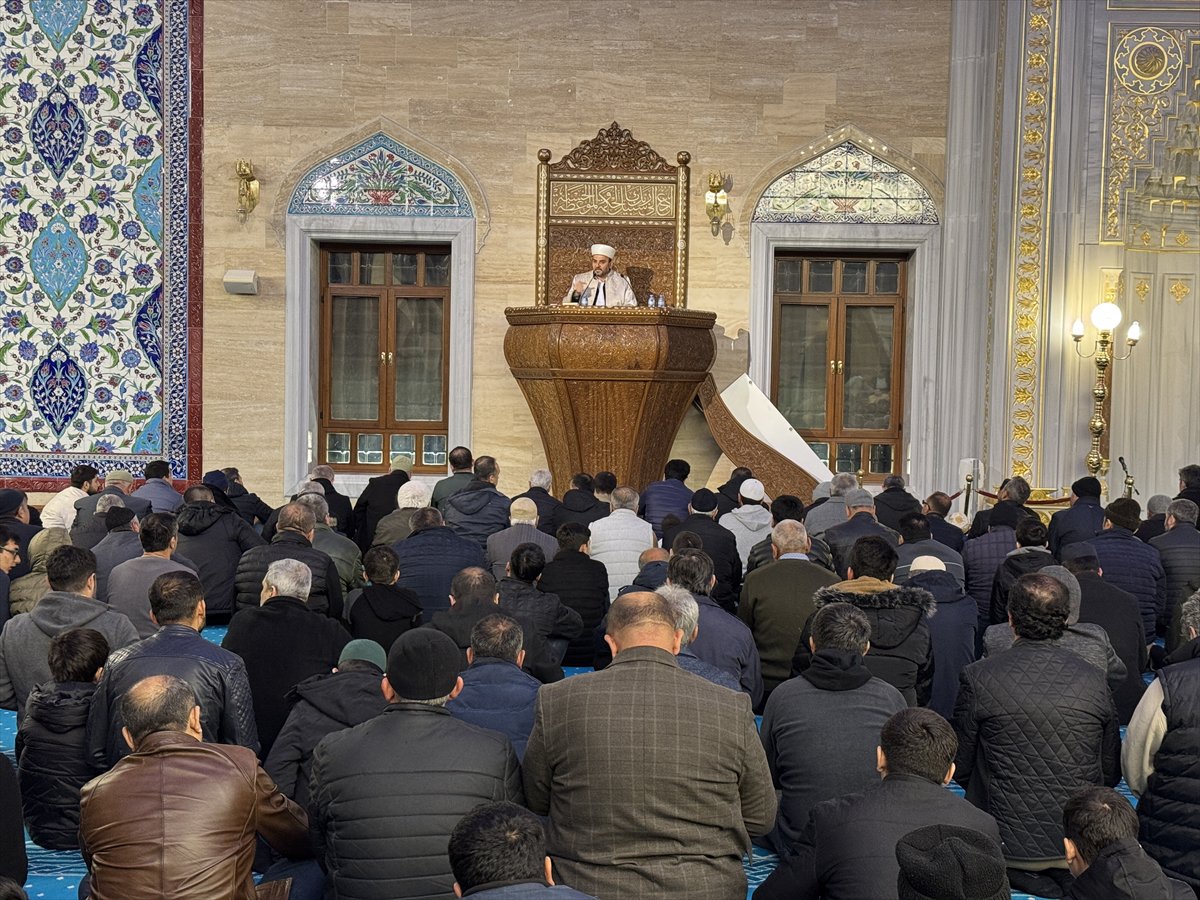 Rahmet ayı Ramazan başladı: İlk teravih namazı kılındı