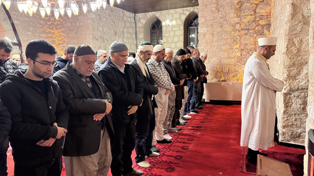 Rahmet ayı Ramazan başladı: İlk teravih namazı kılındı