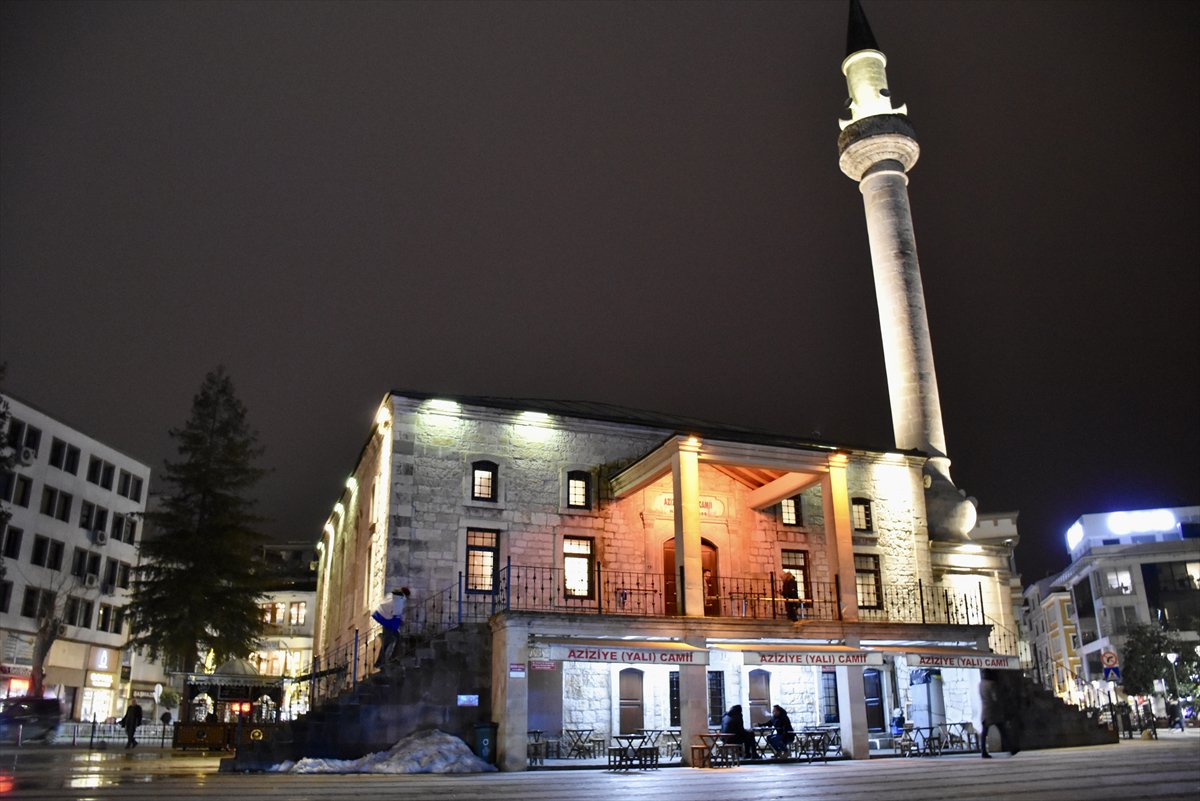 Rahmet ayı Ramazan başladı: İlk teravih namazı kılındı