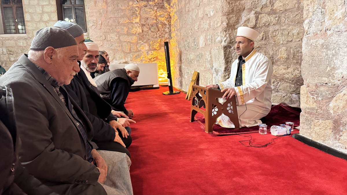 Rahmet ayı Ramazan başladı: İlk teravih namazı kılındı