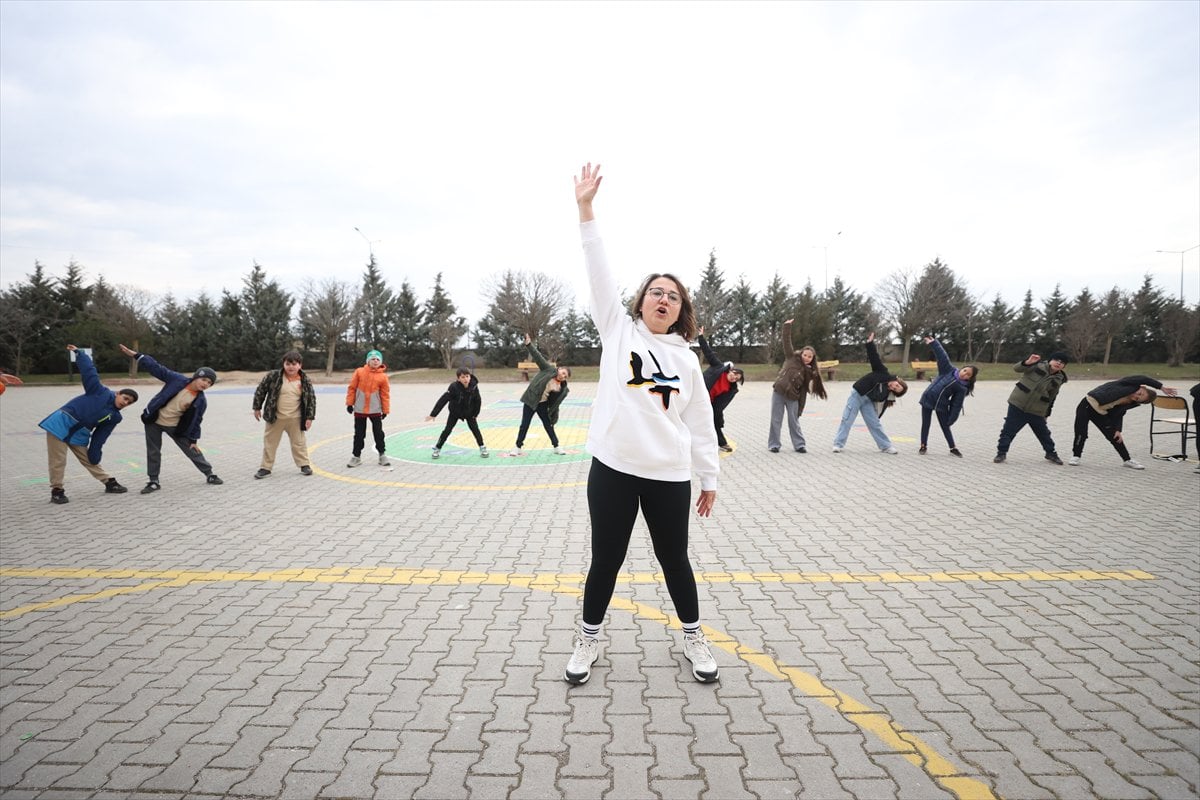 Kırklareli'nde öğrenciler, obeziteye karşı spor yapıyor