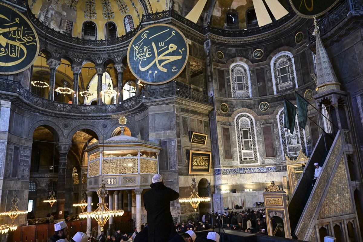 Ayasofya'da Ramazan'ın ilk cuma namazı