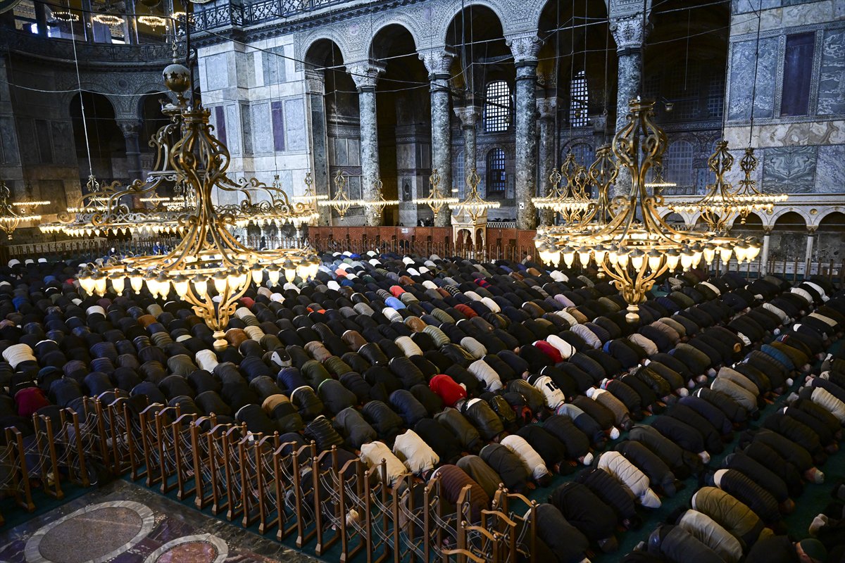 Ayasofya'da Ramazan'ın ilk cuma namazı