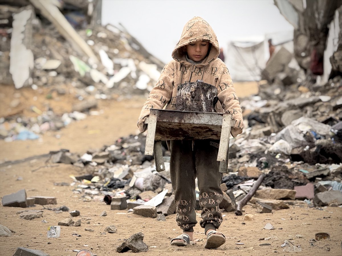 Gazze'de etkili olan yağmur ve soğuk hava Filistinlileri olumsuz etkiledi