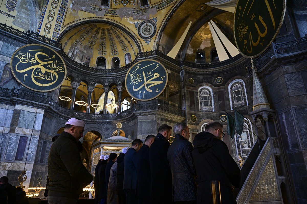 Ayasofya'da Ramazan'ın ilk cuma namazı