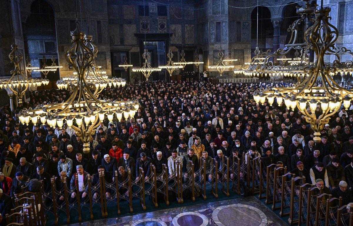 Ayasofya'da Ramazan'ın ilk cuma namazı