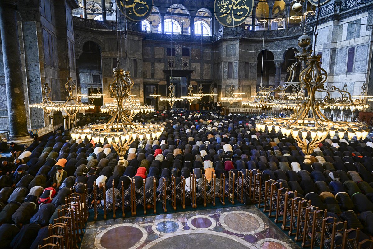 Ayasofya'da Ramazan'ın ilk cuma namazı