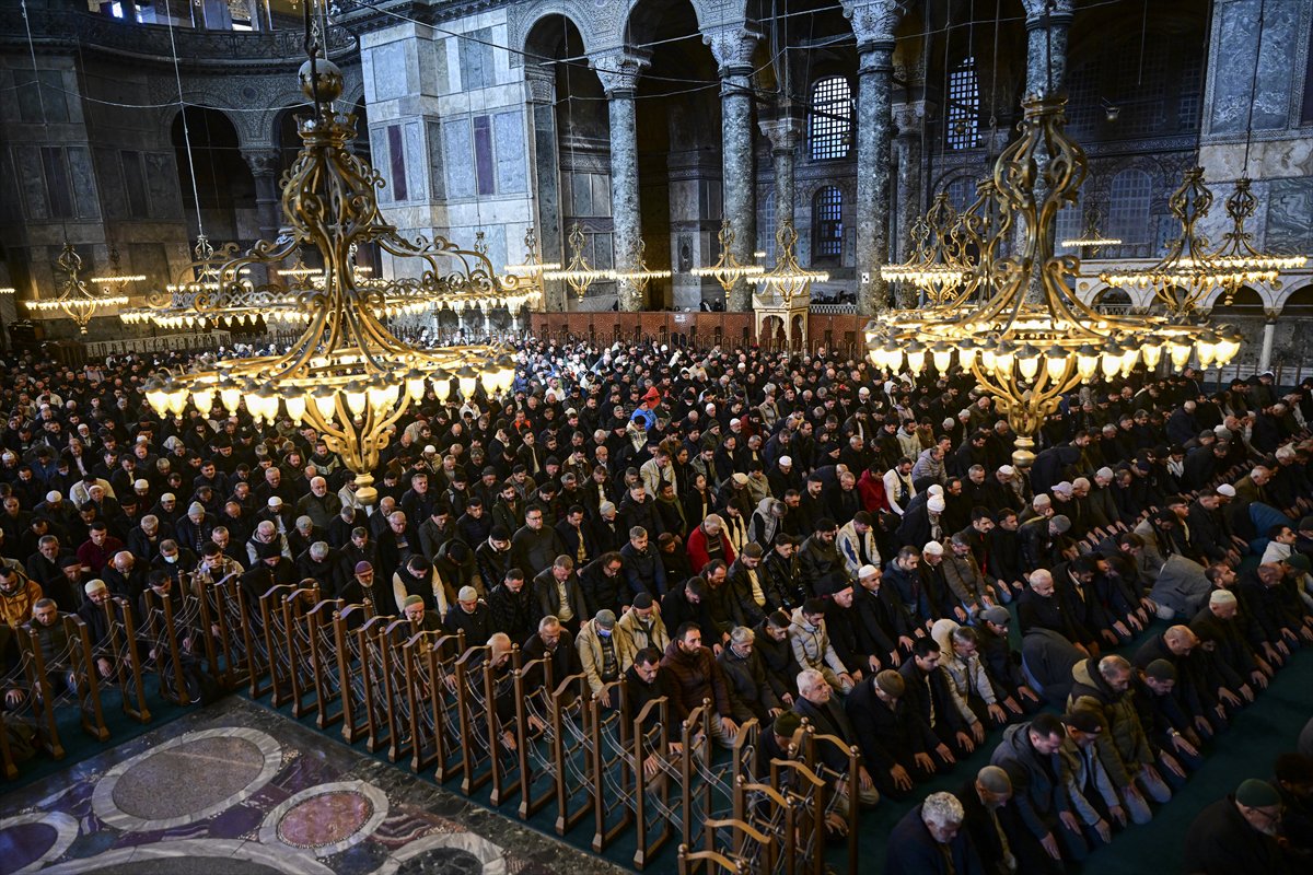 Ayasofya'da Ramazan'ın ilk cuma namazı