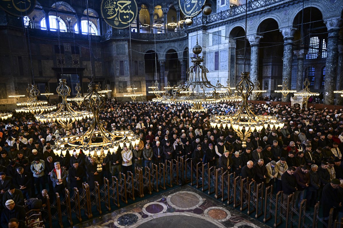 Ayasofya'da Ramazan'ın ilk cuma namazı