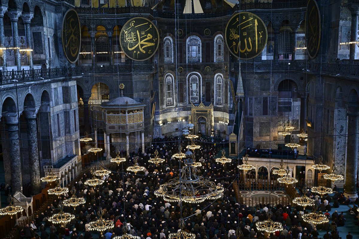 Ayasofya'da Ramazan'ın ilk cuma namazı