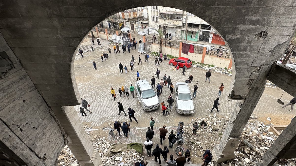 Gazze'de yıkıntıların arasında Ramazan ayının ilk Cuma namazı eda edildi