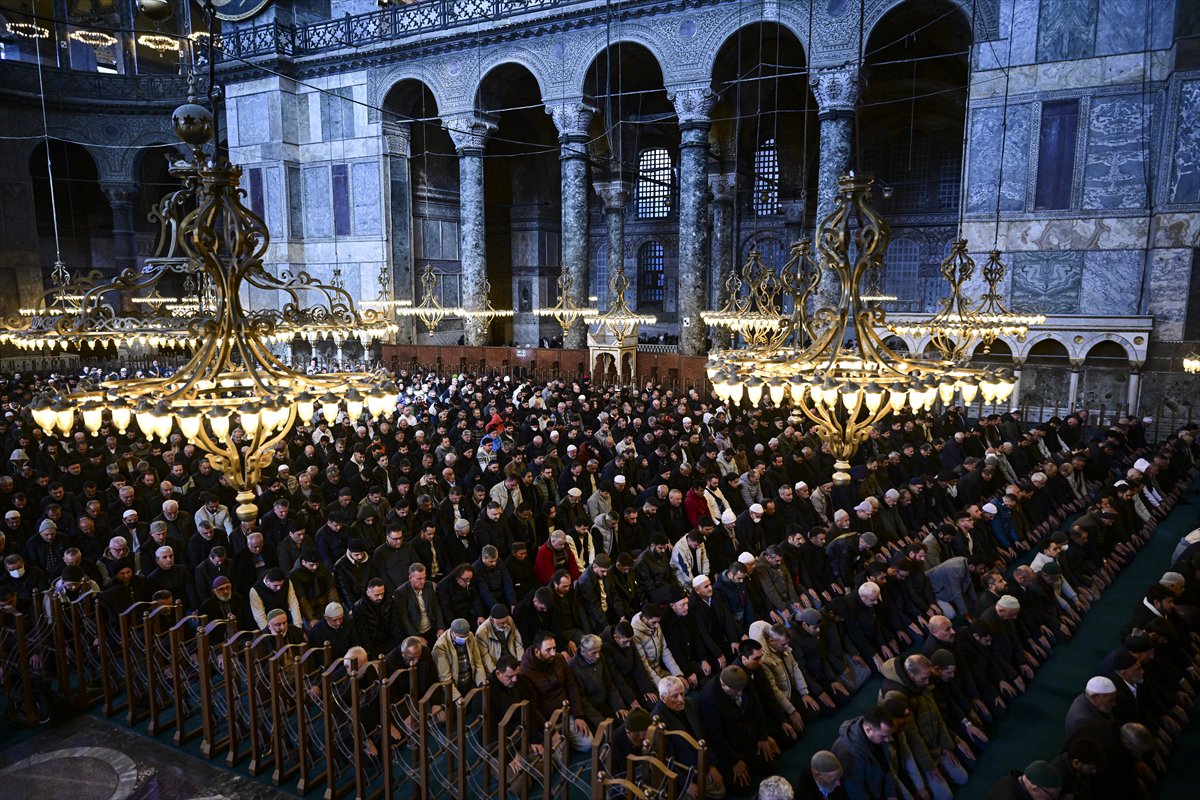 Ayasofya'da Ramazan'ın ilk cuma namazı