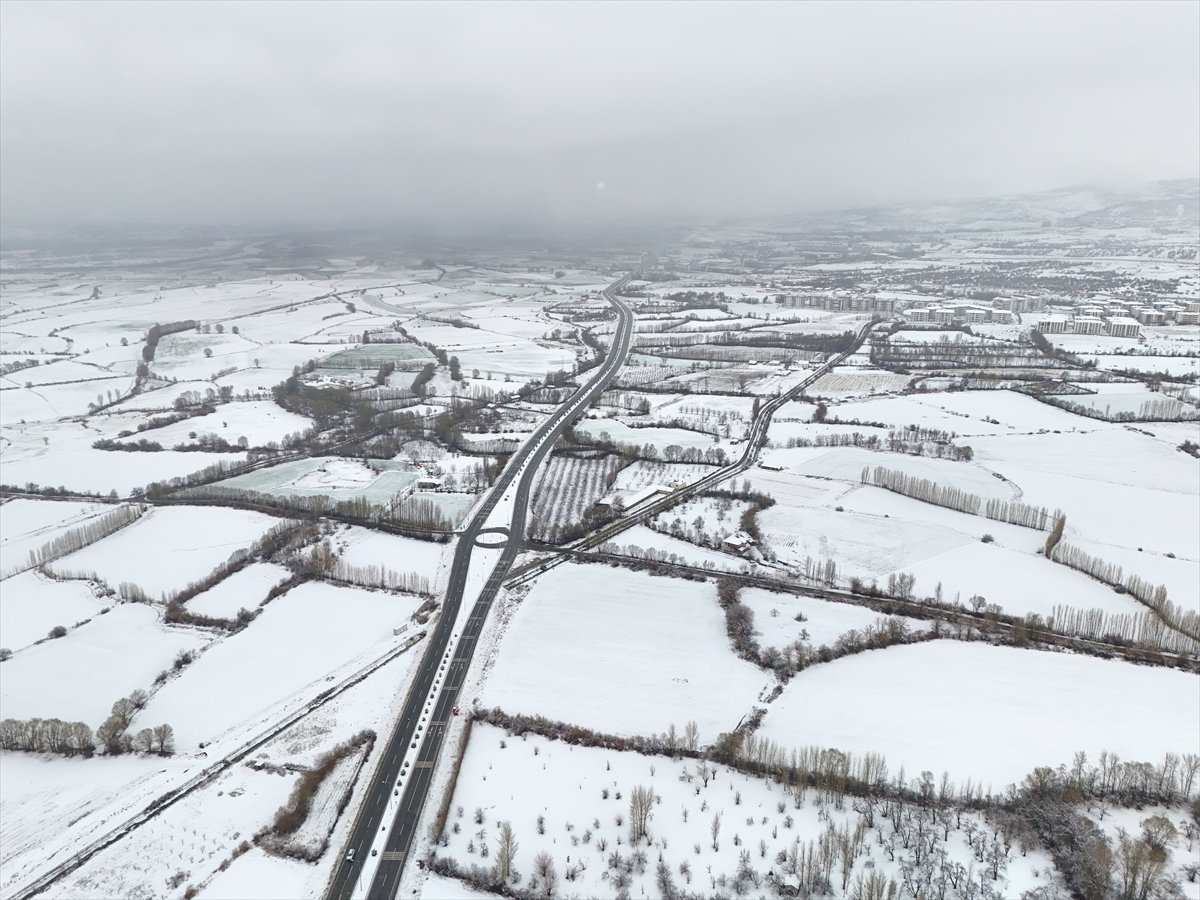Bingöl'de şehir beyaza büründü