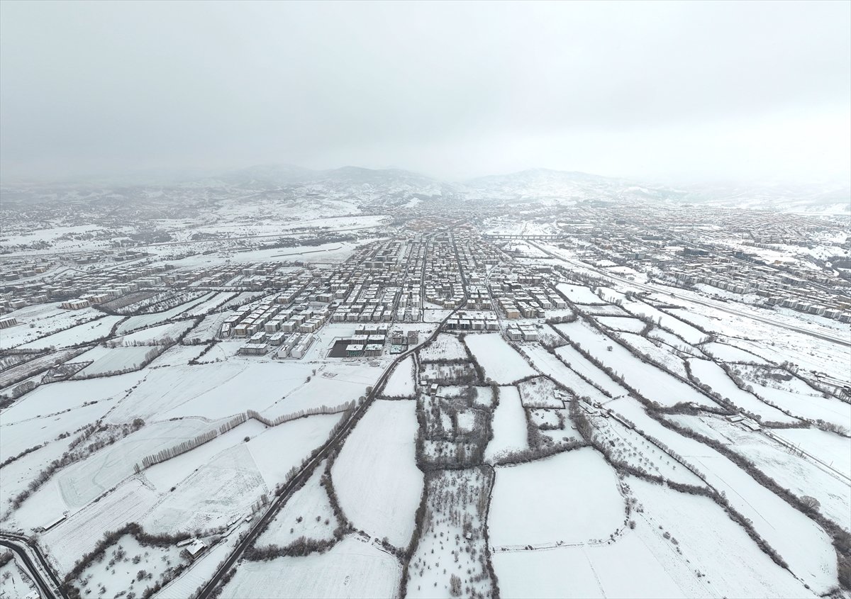 Bingöl'de şehir beyaza büründü