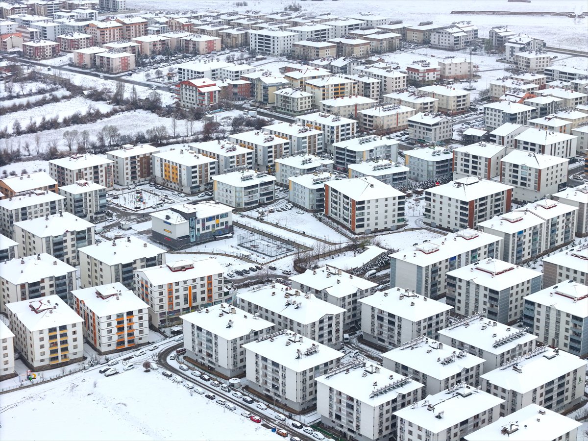 Bingöl'de şehir beyaza büründü