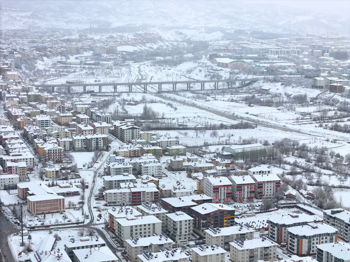 Bingöl'de şehir beyaza büründü