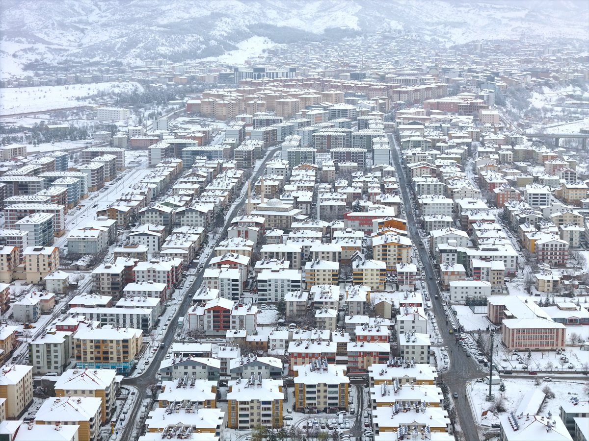 Bingöl'de şehir beyaza büründü