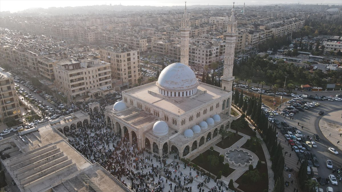 Suriye'de Esad rejimi sonrası ilk bayram namazı