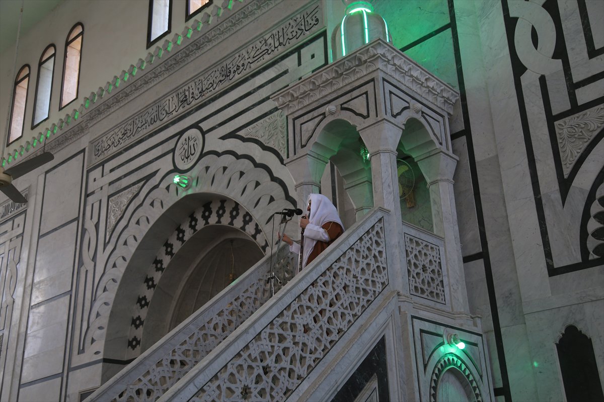 Suriye'de Esad rejimi sonrası ilk bayram namazı