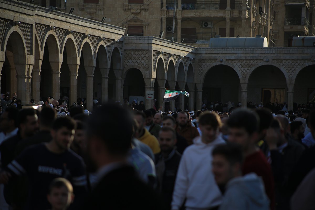 Suriye'de Esad rejimi sonrası ilk bayram namazı
