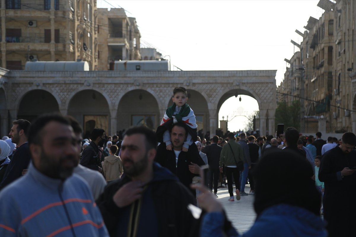 Suriye'de Esad rejimi sonrası ilk bayram namazı