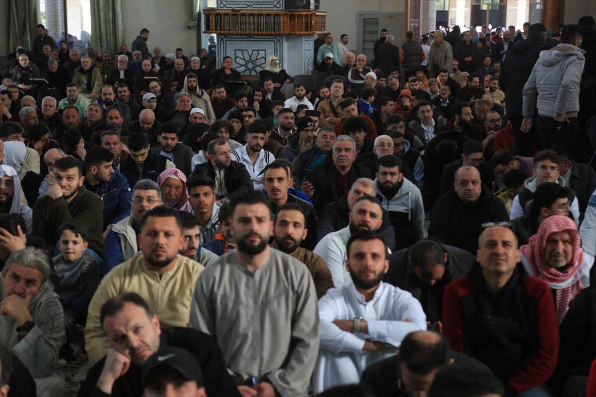 Suriye'de Esad rejimi sonrası ilk bayram namazı