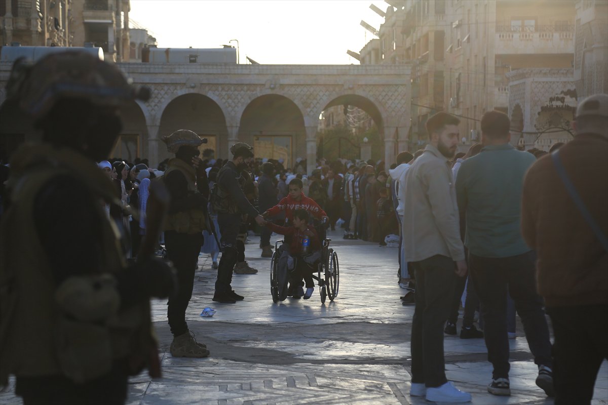 Suriye'de Esad rejimi sonrası ilk bayram namazı