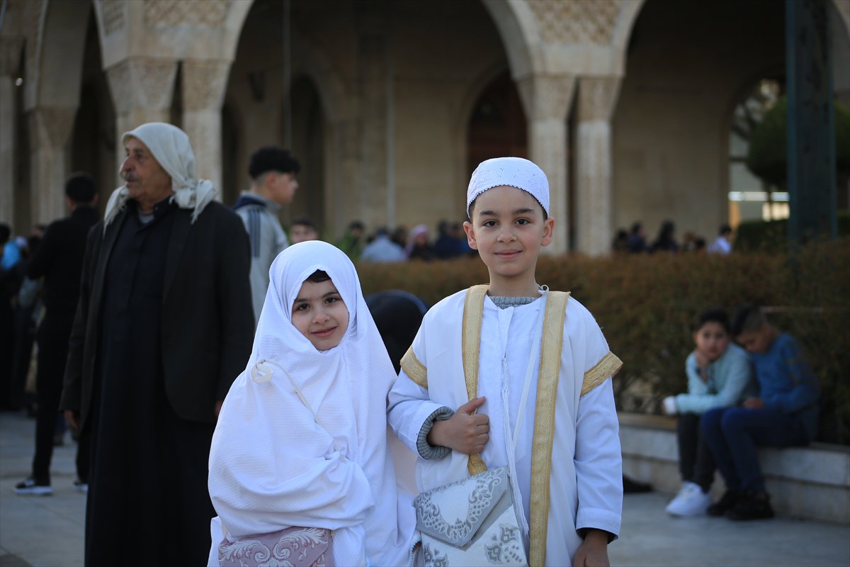 Suriye'de Esad rejimi sonrası ilk bayram namazı
