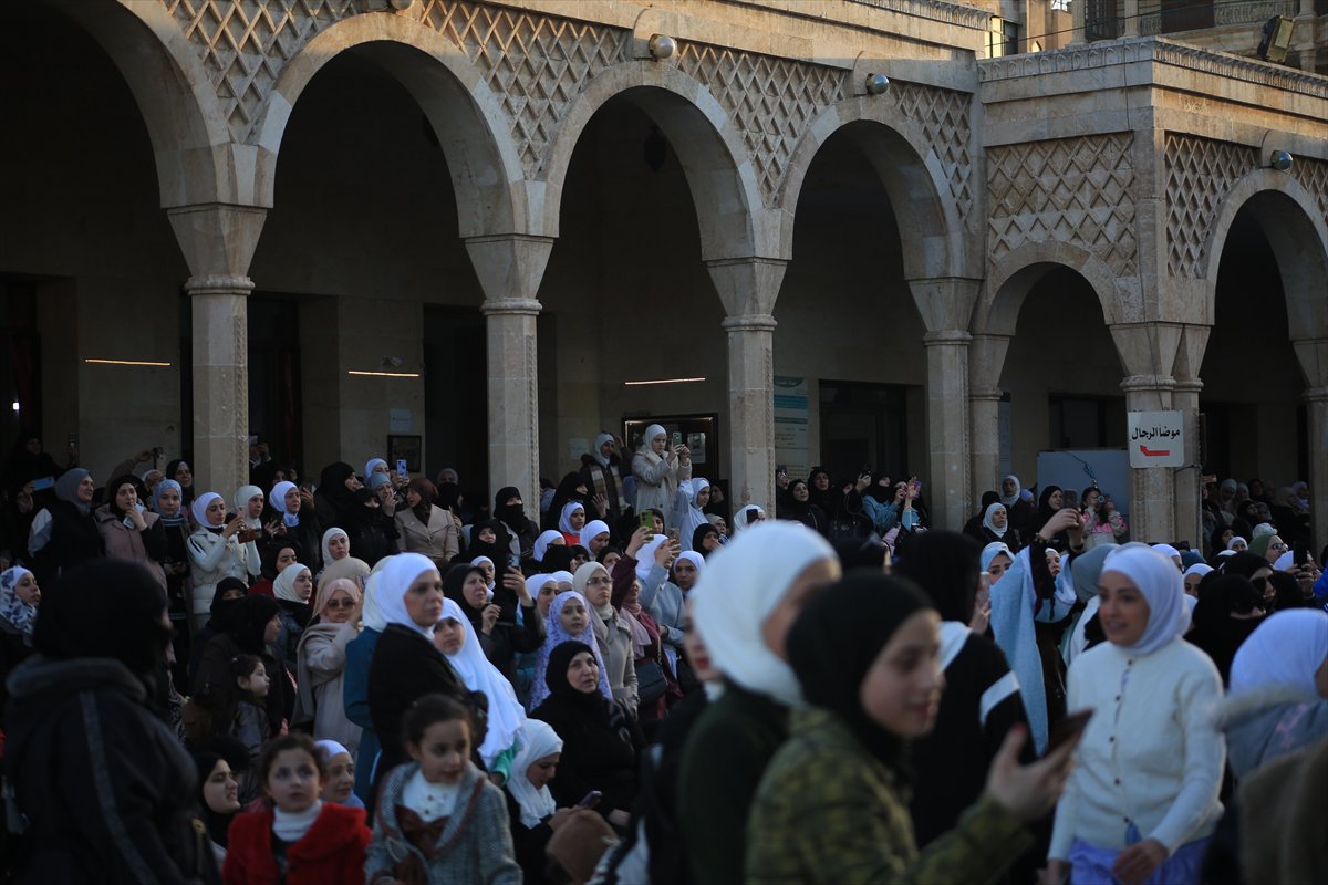 Suriye'de Esad rejimi sonrası ilk bayram namazı