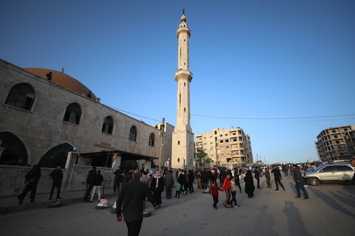 Suriye'de Esad rejimi sonrası ilk bayram namazı