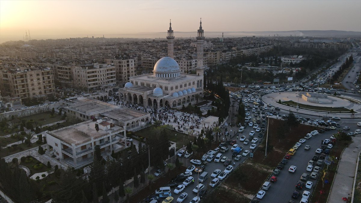 Suriye'de Esad rejimi sonrası ilk bayram namazı