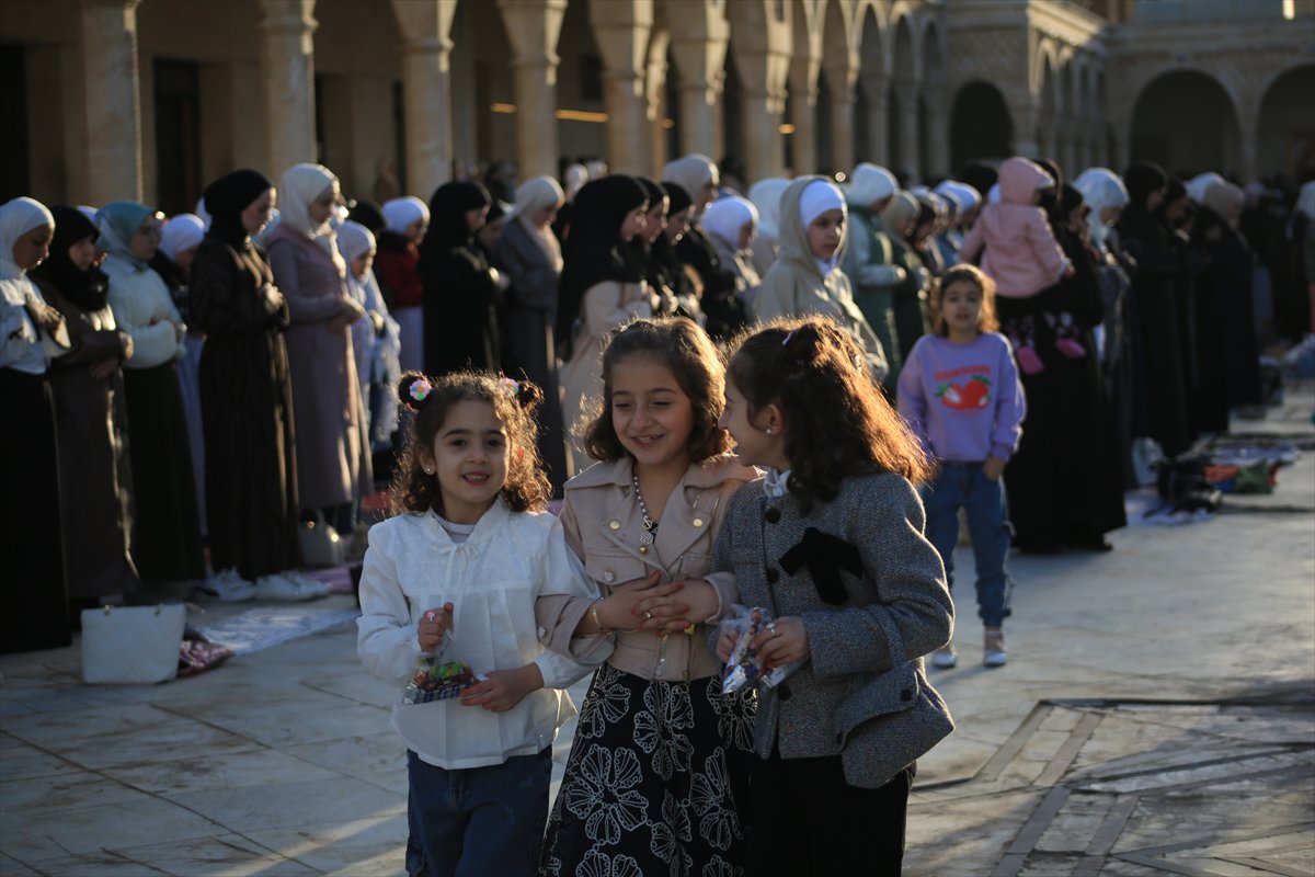 Suriye'de Esad rejimi sonrası ilk bayram namazı