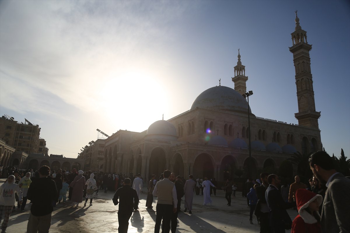 Suriye'de Esad rejimi sonrası ilk bayram namazı