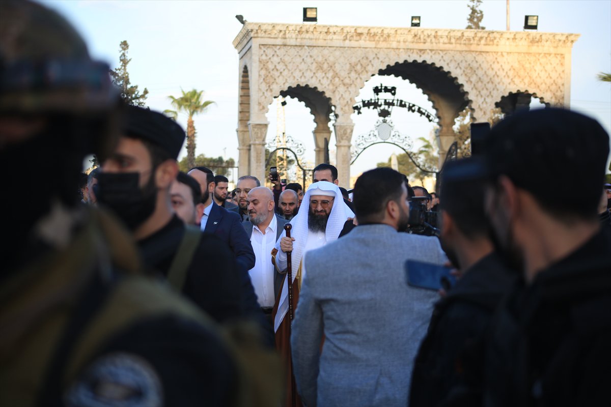 Suriye'de Esad rejimi sonrası ilk bayram namazı