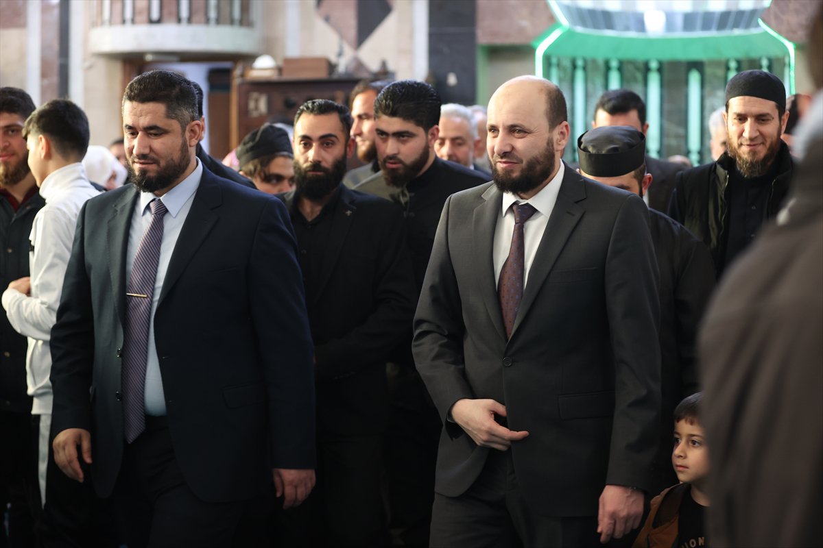 Suriye'de Esad rejimi sonrası ilk bayram namazı