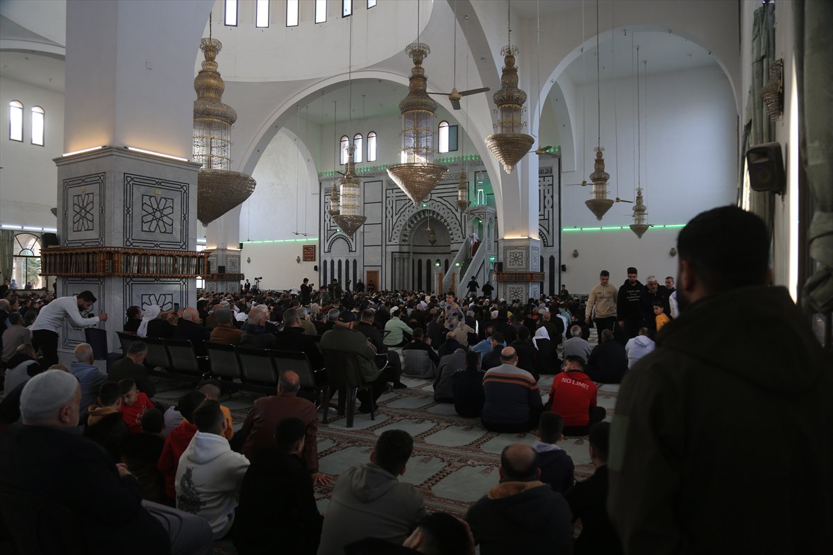 Suriye'de Esad rejimi sonrası ilk bayram namazı