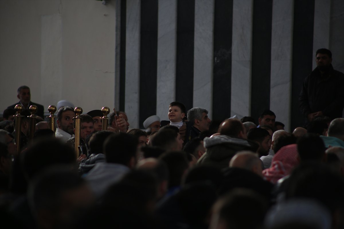 Suriye'de Esad rejimi sonrası ilk bayram namazı