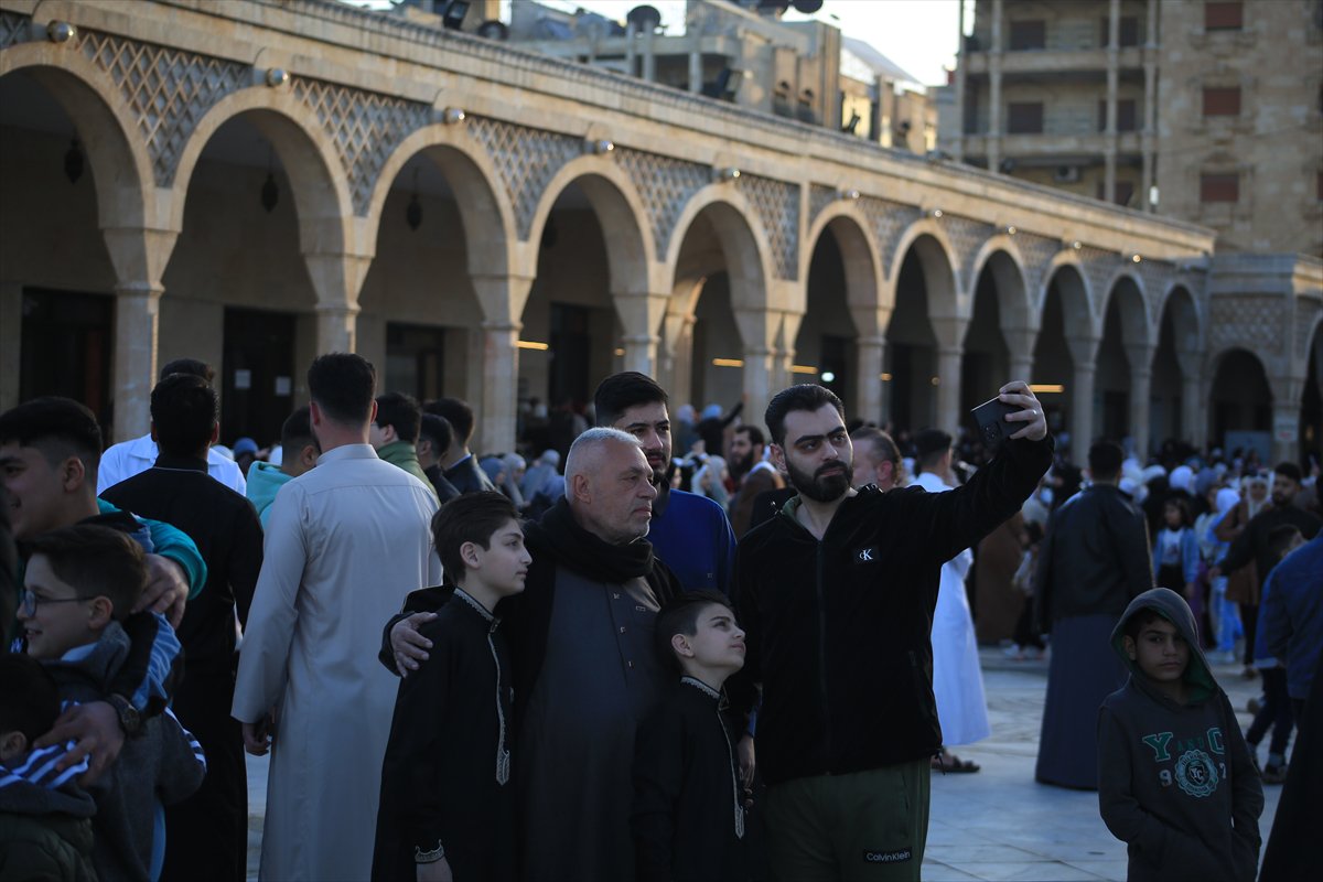 Suriye'de Esad rejimi sonrası ilk bayram namazı