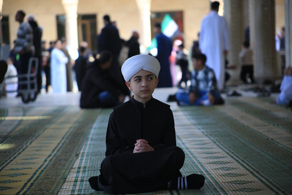 Suriye'de Esad rejimi sonrası ilk bayram namazı