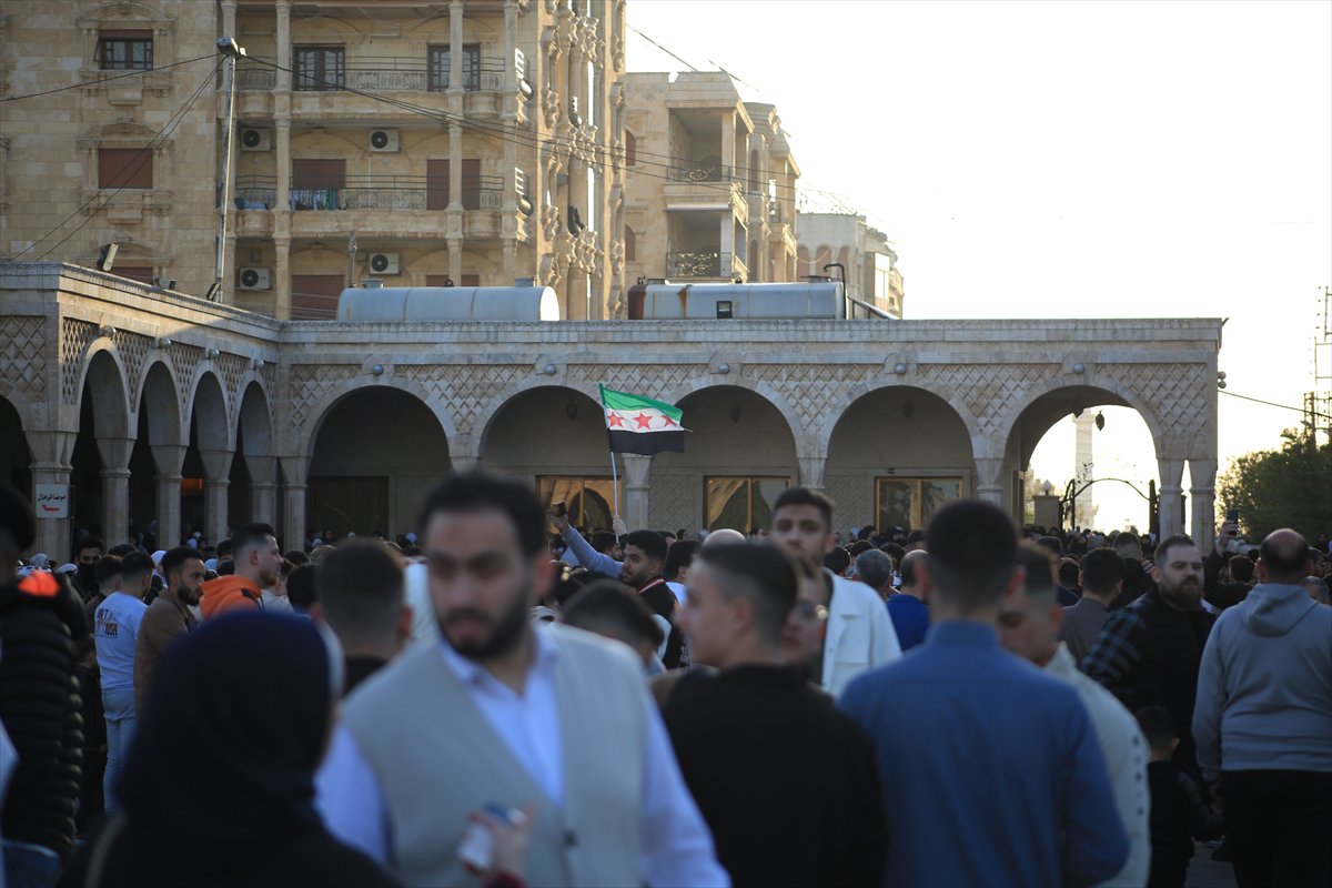 Suriye'de Esad rejimi sonrası ilk bayram namazı